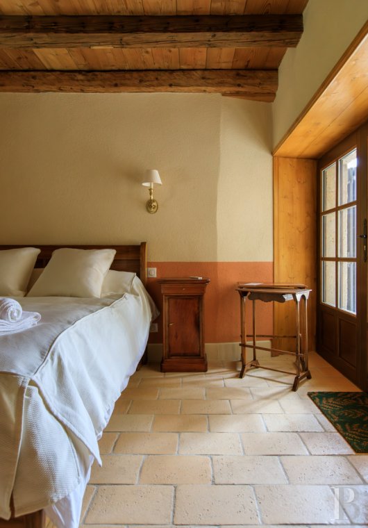 A former livestock farm which has been transformed into a vast, comfortable home near to Nantua in the Haut-Bugey region - photo  n°26